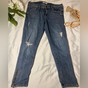 Banana Republic Women’s Jeans Size 31 with zippers and distressed detail